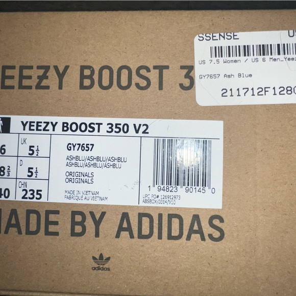 Yeezy ash blue size 7 woman’s - Picture 4 of 4